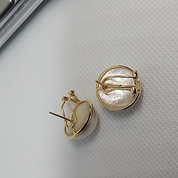 14k mabe pearl earrings, 6 grams, pearl size 14.52mm. - Picture 4 of 7